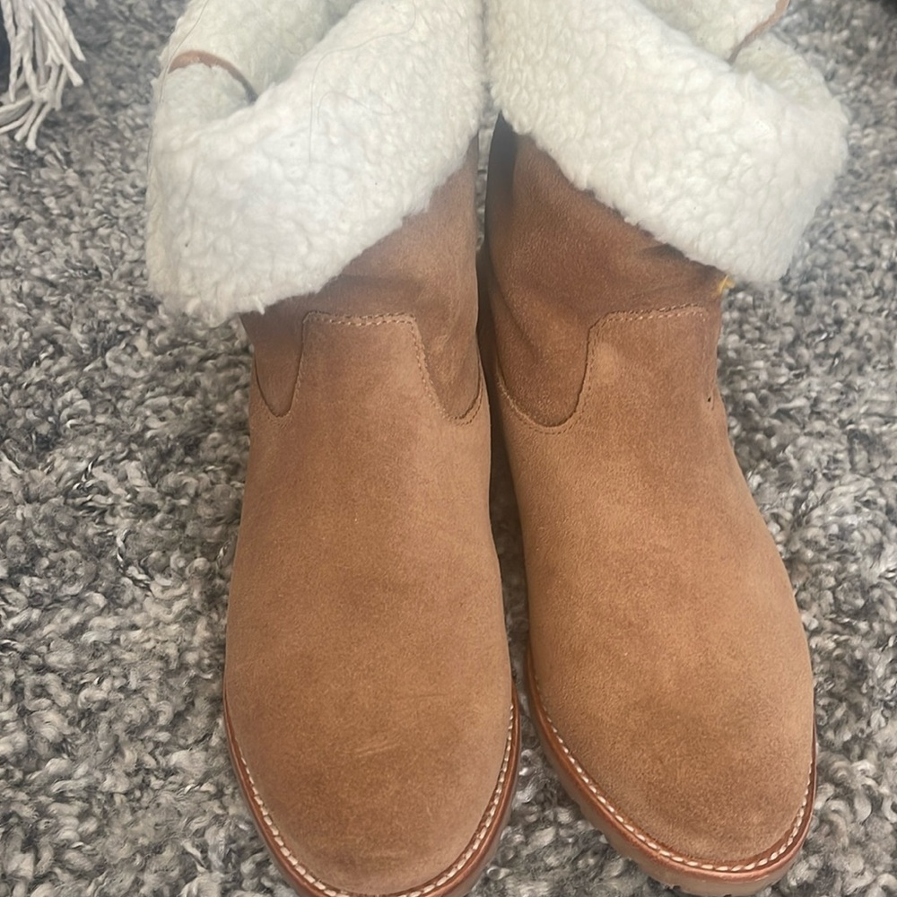 Jack Rogers NWOB Oak Suede & Sherpa Bootie Sz 8.5